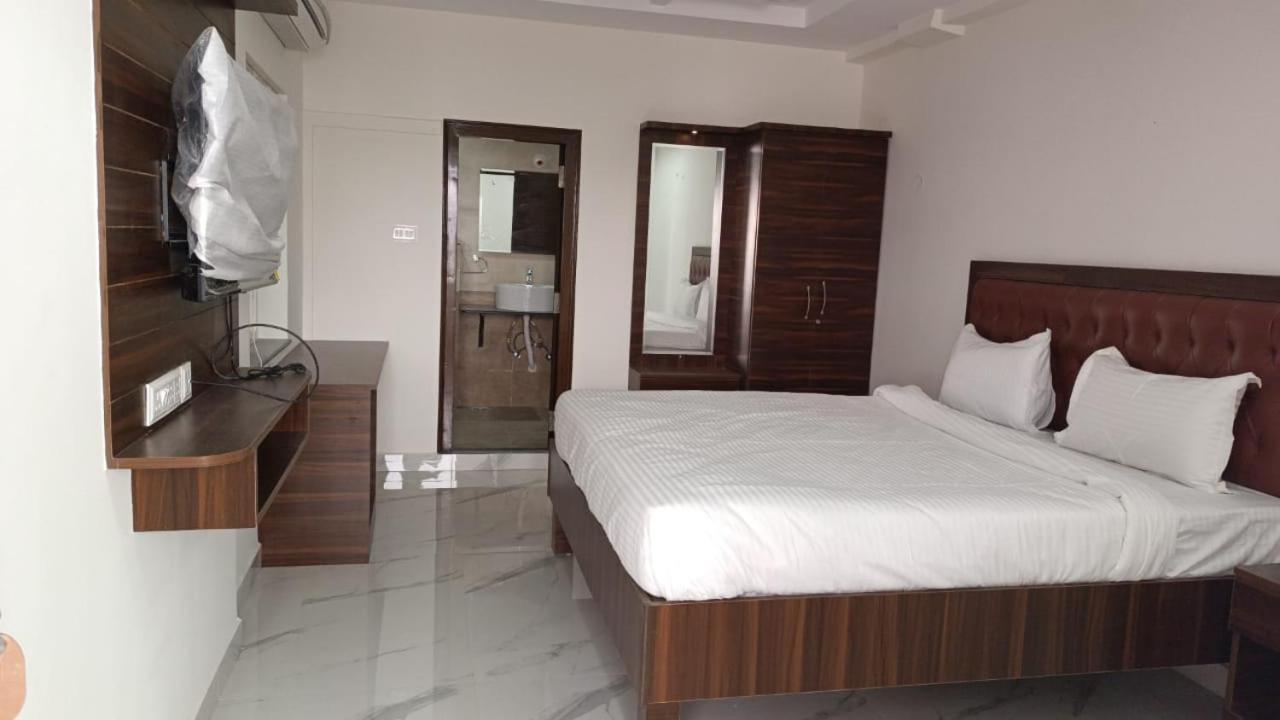 Unique Homestays Kondapur  Bagian luar foto